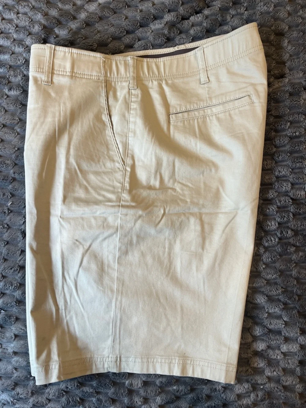Men’s Lee Extreme Motion flat front shorts - Picture 2 of 2